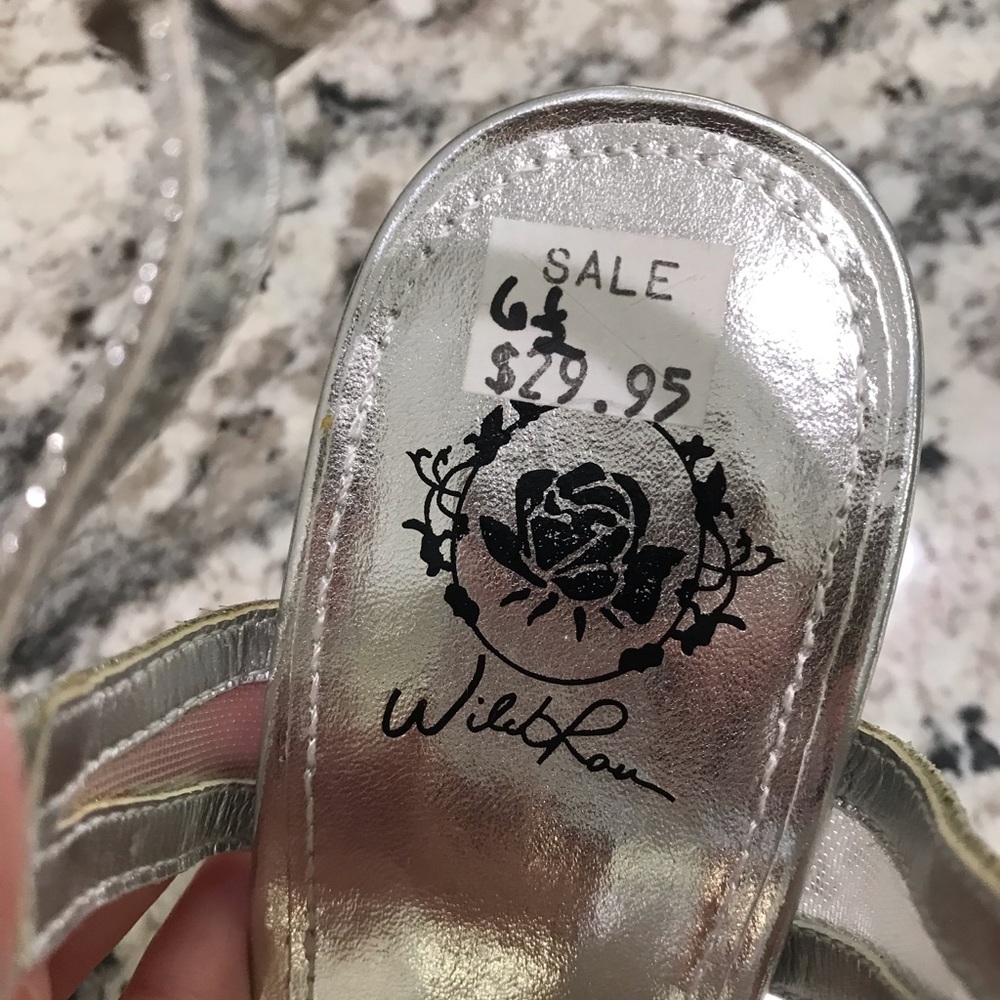 Silver shoes - Picture 8 of 13